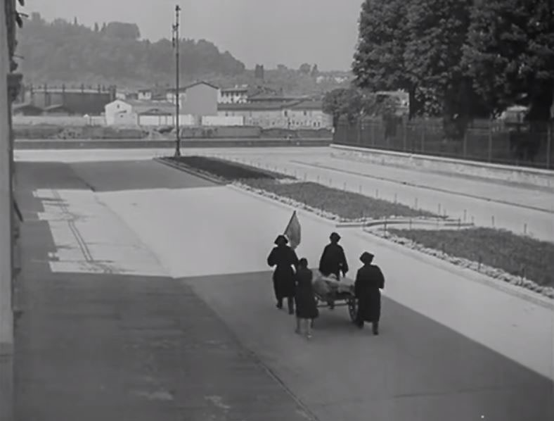The approach to the Arno from Via Curtatone has the same grassy road division. Circa 1946