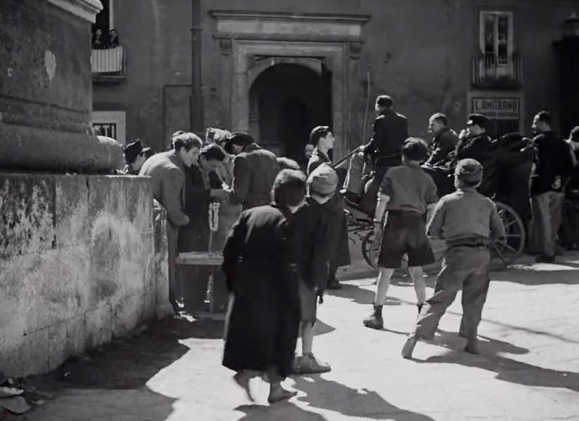 Piazza San Domenico Maggiore, north of the main harbour. Circa 1946