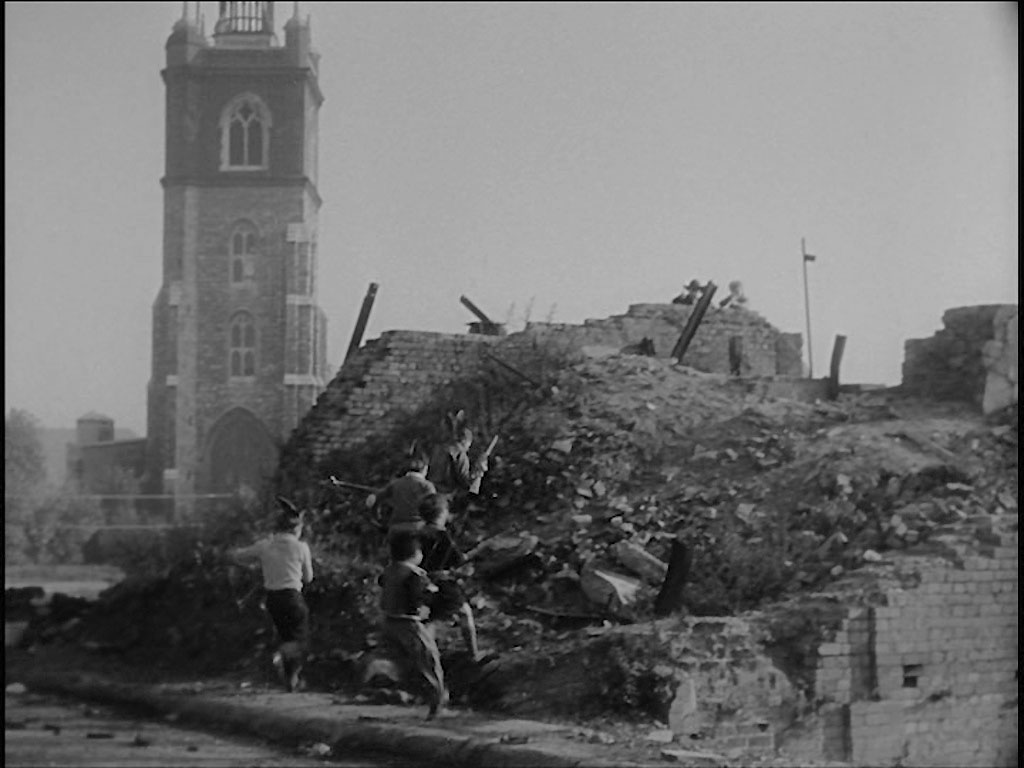 St Giles-without-Cripplegate on Fore Street, EC2 in the background. Circa 1956