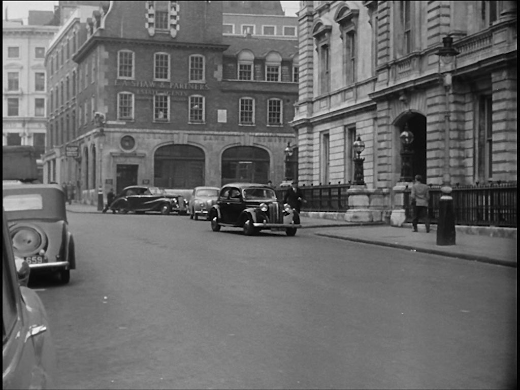 What was Bow Street Police Station, WC2 looking towards Broad Court. Circa 1956