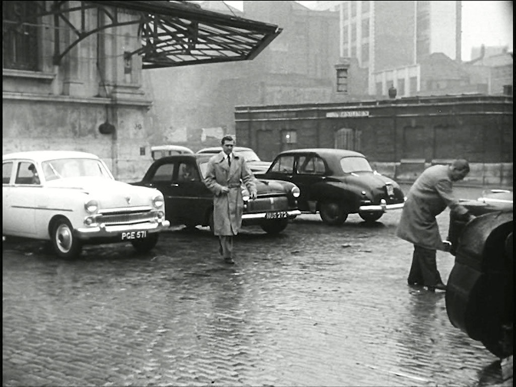 What is now, certainly, West Poultry Avenue, EC1 and as a result much changed, the toilets, mid ground West Smithfield/Smithfield Street are visible. Circa 1956