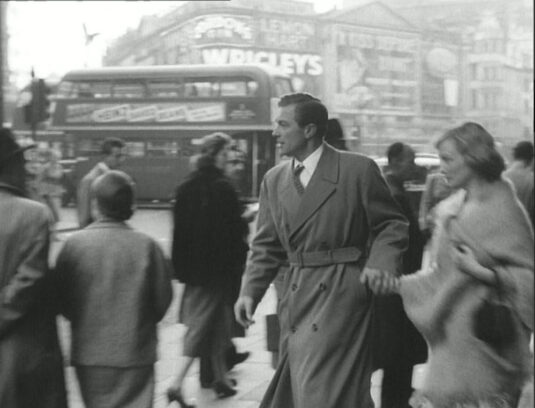 Piccadilly Circus with the London Pavilion, now Trocadero in the background. Circa 1956