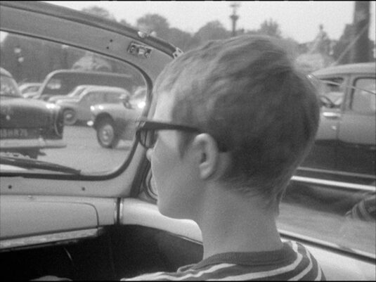 Place de la Concorde, 8e The City of Rouen statue is just visible behind Patricia?s head. Circa 1960
