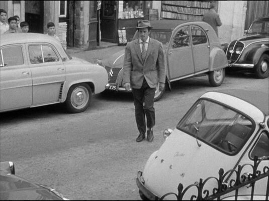 37 Rue de la B?cherie in front of the 'Mistral' bookshop (renamed Shakespeare and Company in 1964). Circa 1960