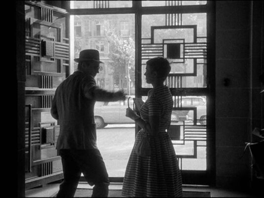 They say ?Ciao? and go their separate ways. 122 Av..des Champs Elysées. Circa 1960