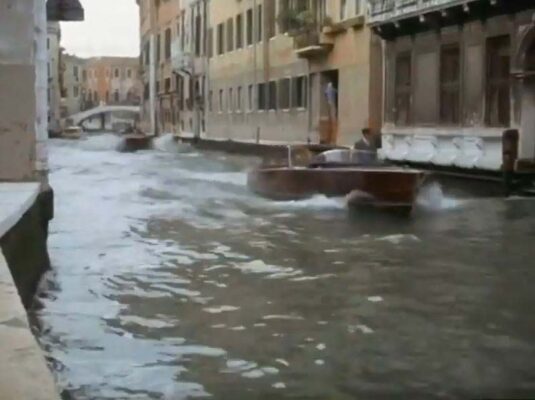 Rio de Ca' Foscari, pass Palazzo Secco Dolfin, seen at the top right. Circa 1968