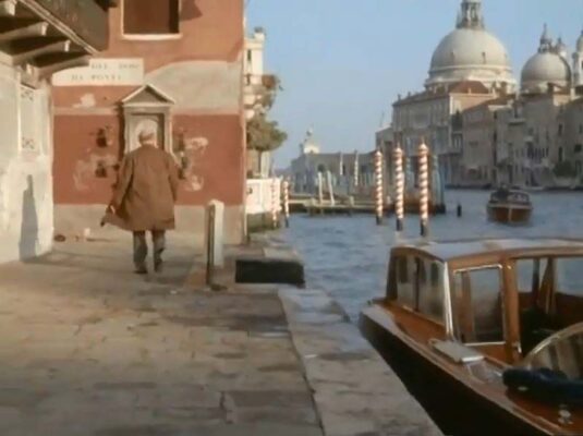 Fondamenta del S. Maurizio, the domes of the church Santa Maria della Salute can be seen on the opposite side of the Canal Grande in the background. Circa 1968