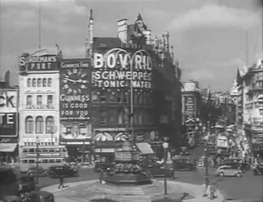 Piccadilly Circus. Circa 1936