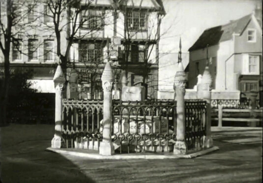 The ‘Coronation Stone’, still stands in the Market Square of Kingston-upon-Thames Circa 1942