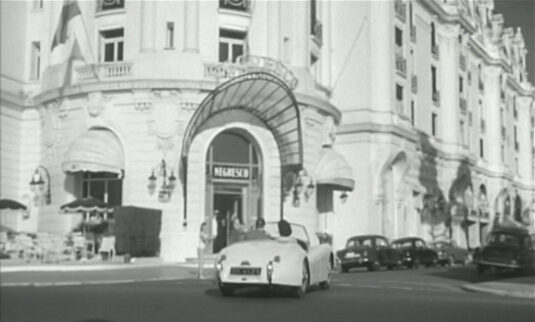 …..before turning into Rue de Rivoli passing ‘Le Negresco’ hotel. Circa 1958