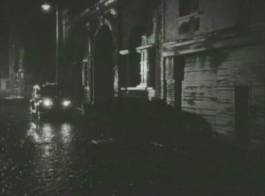 Blackburne’s Mews looking towards Upper Brook Street. Circa 1949