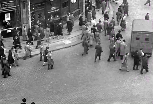 London Bridge station at rush hour and London Bridge Tavern at 5 Borough High Street, SE1. Circa 1949