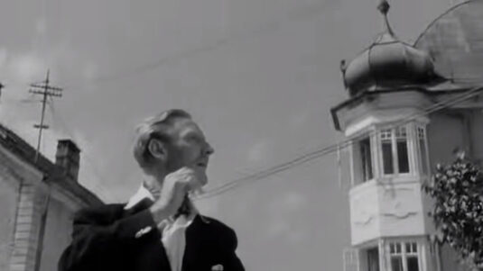 The oriel with onion helmet of the so-called Haus Mungenast at Stadtplatz 12 circa 1955