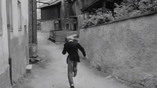 The narrow alley that connects Floriangasse with Schustergasse. Circa 1955