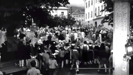 Facing onto the Antonius Fountain across Stadtplatz towards Floriangasse. Circa 1955