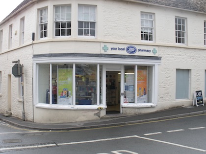 Corner of West End and Well Hill, Minchinhampton.