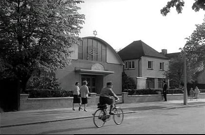 Mill Hill Synagogue on Brockenhurst Gardens, London NW7. Circa 1960