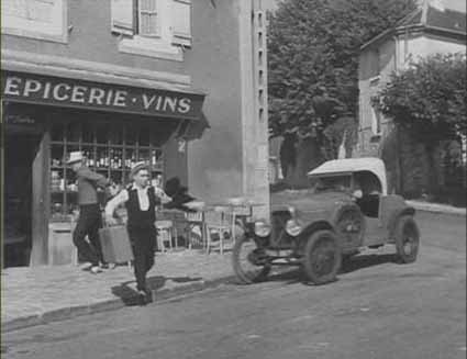 Rue de Thoiry and Place Maxilmilien Sully in Neauphle-le-Vieux, east of Paris. Circa 1953